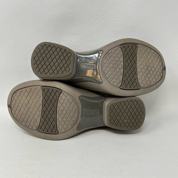 BZEES Shoes Women’s 7M Brown Electric Slip-On Closed Toe Comfort Chunky Heel - Picture 10 of 12